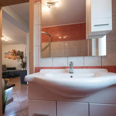 2 Bedroom Stunning In Betiga Barbariga