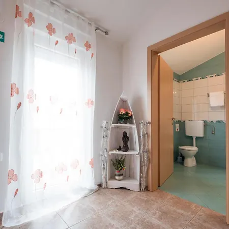 2 Bedroom Stunning In Betiga Holiday home